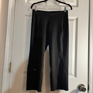 GapBody Black Performance Capri Leggings Small Zipper Pocket